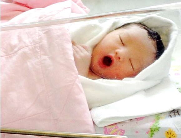 มาเรีย นานา ลูกสาว จีจี้ จอมขวัญ มาเรีย นานา ลูกสาว จีจี้ จอมขวัญ