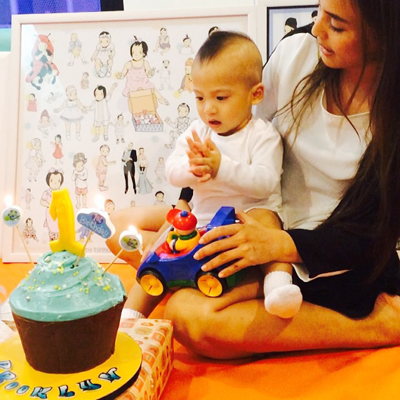 น้องบีน่า บรู๊คลิน ฉลองวันเกิด 1 ขวบ น้องบีน่า บรู๊คลิน ฉลองวันเกิด 1 ขวบ