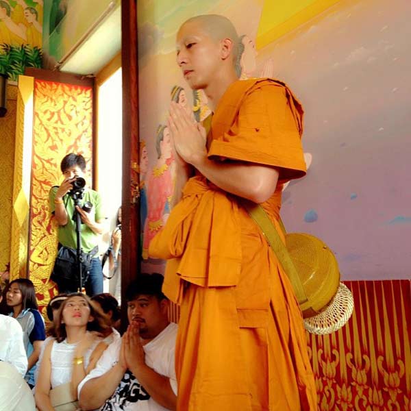 โตโน่ บวช