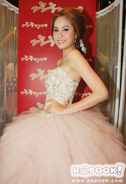 ขวัญ อุษามณี