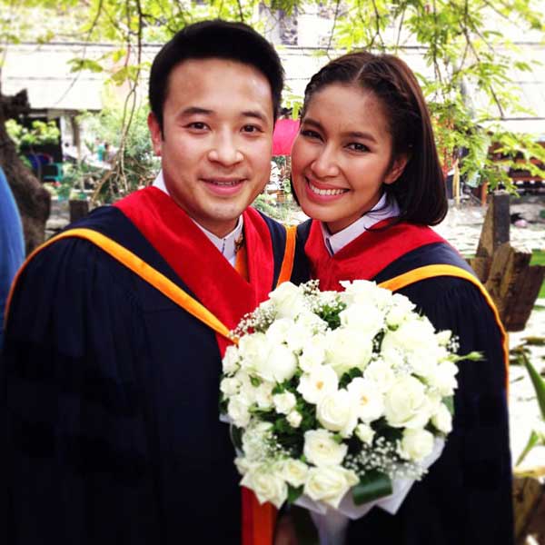 เบนซ์ พรชิตา มิค บรมวุฒิ รับปริญญา