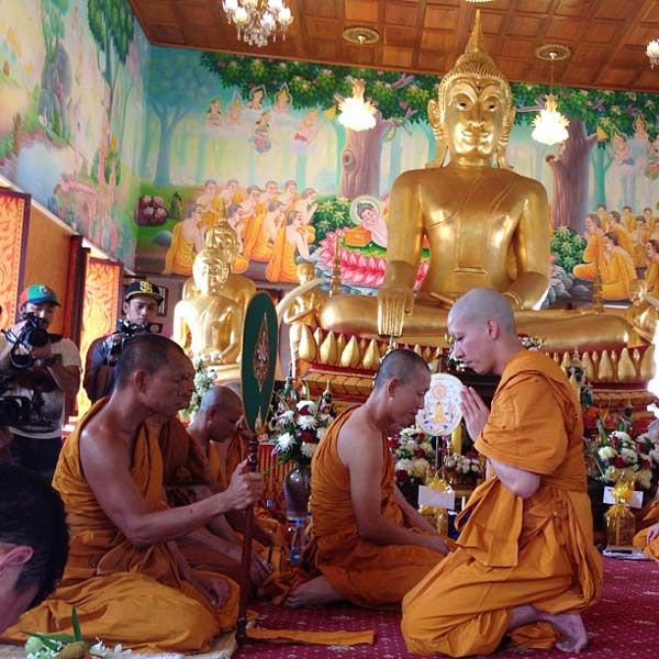 โตโน่ บวช