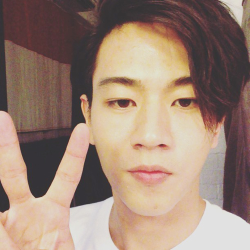 โทนี่ รากแก่น โทนี่ รากแก่น