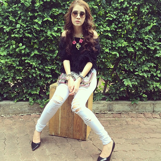 พลอย ภัทรากร พลอย ภัทรากร