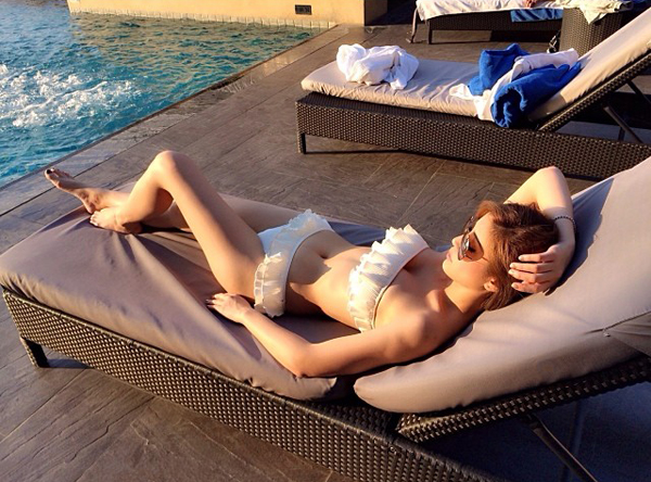 เอมมี่ มรกต ชุดว่ายน้ำ เอมมี่ มรกต ชุดว่ายน้ำ