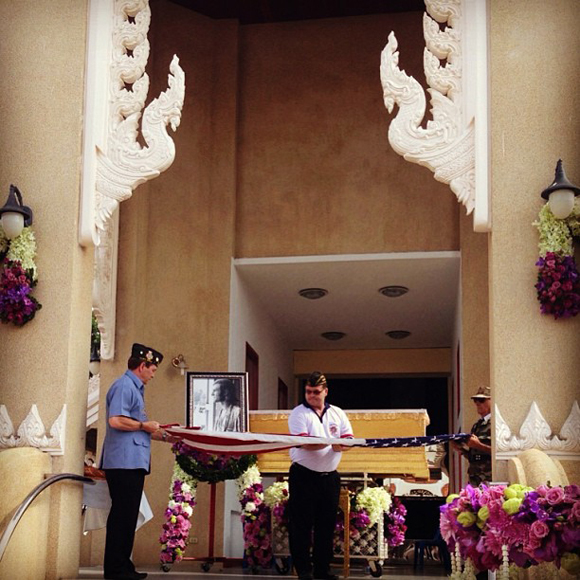 ทาทา ยัง พ่อทาทายัง ทาทา ยัง พ่อทาทายัง