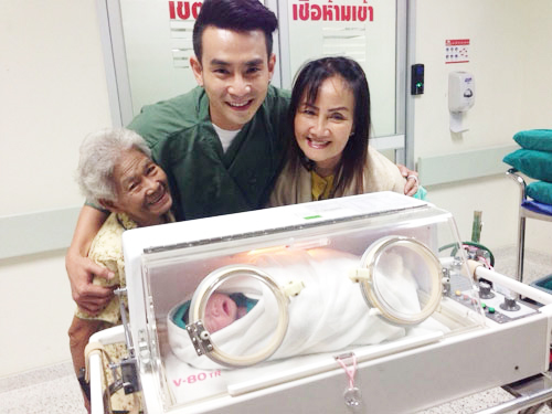 เพียช กนกลดาคลอดลูก เพียช กนกลดาคลอดลูก