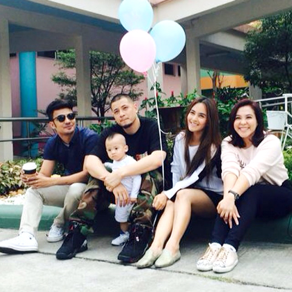 น้องบีน่า บรู๊คลิน ฉลองวันเกิด 1 ขวบ น้องบีน่า บรู๊คลิน ฉลองวันเกิด 1 ขวบ