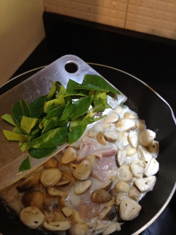 ต้มข่าไก่ ทำง่าย ๆ ใน 3 ขั้นตอน ต้มข่าไก่ ทำง่าย ๆ ใน 3 ขั้นตอน