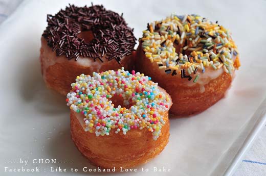 Cronuts ขนมโดนัทครัวซองต์ หวานกรอบอร่อย Cronuts ขนมโดนัทครัวซองต์ หวานกรอบอร่อย