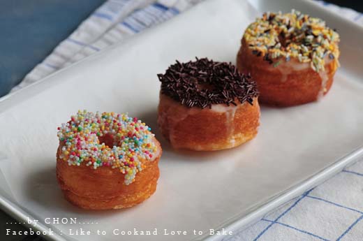 Cronuts ขนมโดนัทครัวซองต์ หวานกรอบอร่อย Cronuts ขนมโดนัทครัวซองต์ หวานกรอบอร่อย