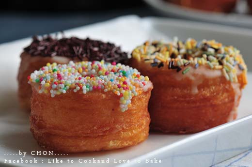 Cronuts ขนมโดนัทครัวซองต์ หวานกรอบอร่อย Cronuts ขนมโดนัทครัวซองต์ หวานกรอบอร่อย