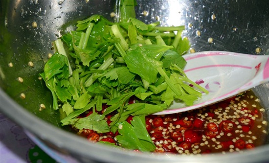 ยำ 3 ไข่ เมนูไข่สุดแซบรสเด็ด ทำง่าย ๆ ยำ 3 ไข่ เมนูไข่สุดแซบรสเด็ด ทำง่าย ๆ