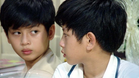 เด็กชายในเงา เด็กชายในเงา
