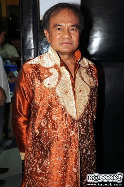 อ๋อม ไมค์ ปุ๊กลุ๊ก นาว นำทีมบวงสรวงละคร อตีตา อ๋อม ไมค์ ปุ๊กลุ๊ก นาว นำทีมบวงสรวงละคร อตีตา