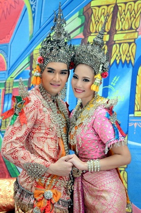 ศรราม-เปาวลี นำทีมนักแสดงบวงสรวง ละครลิเก๊ลิเก  ศรราม-เปาวลี นำทีมนักแสดงบวงสรวง ละครลิเก๊ลิเก