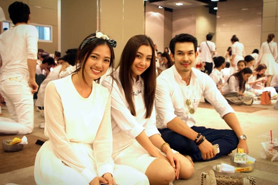 ช่อง 3 จัดพิธีครอบครูประจำปี 57 ดารานักแสดงเข้าร่วมพิธีคับคั่ง ช่อง 3 จัดพิธีครอบครูประจำปี 57 ดารานักแสดงเข้าร่วมพิธีคับคั่ง