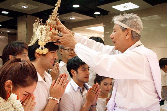 ช่อง 3 จัดพิธีครอบครูประจำปี 57 ดารานักแสดงเข้าร่วมพิธีคับคั่ง ช่อง 3 จัดพิธีครอบครูประจำปี 57 ดารานักแสดงเข้าร่วมพิธีคับคั่ง