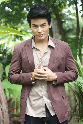 ฮั่น ฟิตเล่น คุ้มนางครวญ สุดปลื้มได้รุ่นพี่ในกองช่วยติว ฮั่น ฟิตเล่น คุ้มนางครวญ สุดปลื้มได้รุ่นพี่ในกองช่วยติว