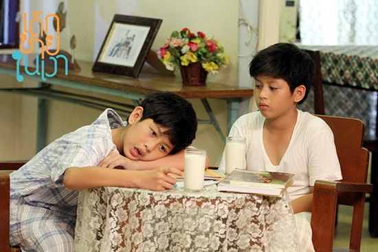 เด็กชายในเงา เด็กชายในเงา