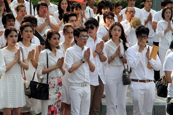 ช่อง 3 จัดพิธีครอบครูประจำปี 57 ดารานักแสดงเข้าร่วมพิธีคับคั่ง ช่อง 3 จัดพิธีครอบครูประจำปี 57 ดารานักแสดงเข้าร่วมพิธีคับคั่ง