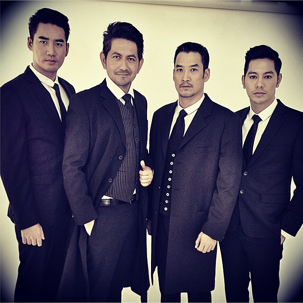 รอยรักหักเหลี่ยมตะวัน รอยรักหักเหลี่ยมตะวัน