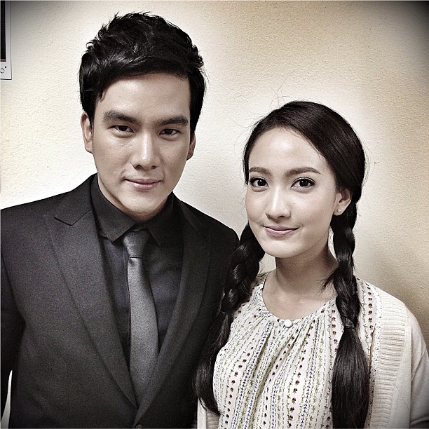 รอยรักหักเหลี่ยมตะวัน รอยรักหักเหลี่ยมตะวัน