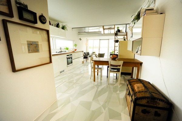 บ้านเรือชิล ๆ ลอยน้ำชมวิวแบบมินิมอลลักซ์ซูรี บ้านเรือชิล ๆ ลอยน้ำชมวิวแบบมินิมอลลักซ์ซูรี