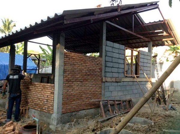 บอกลาบ้านไม้ผุพังของพ่อ สร้างบ้านใหม่สีสดในงบ 2 แสนบาท บอกลาบ้านไม้ผุพังของพ่อ สร้างบ้านใหม่สีสดในงบ 2 แสนบาท