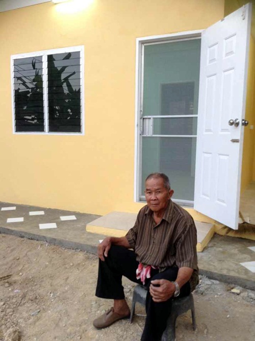 บอกลาบ้านไม้ผุพังของพ่อ สร้างบ้านใหม่สีสดในงบ 2 แสนบาท บอกลาบ้านไม้ผุพังของพ่อ สร้างบ้านใหม่สีสดในงบ 2 แสนบาท