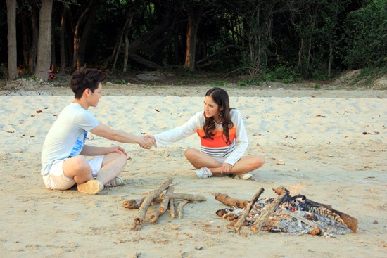 เรื่องย่อละครคู่ปรับสลับร่าง เรื่องย่อละครคู่ปรับสลับร่าง