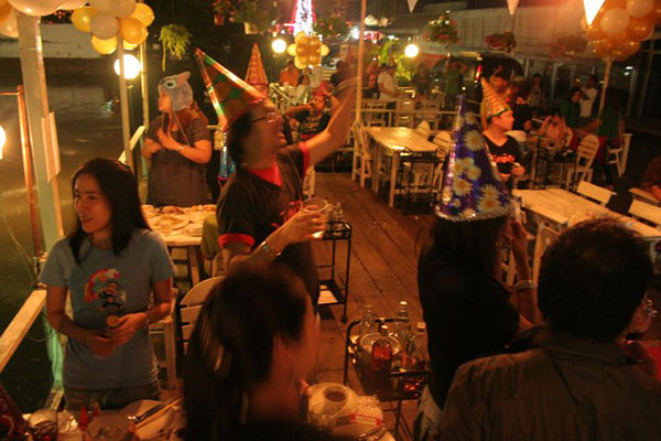 ร่าเริงยามค่ำคืนกับร้านนั่งชิลแถวเกษตร-นวมินทร์ ร่าเริงยามค่ำคืนกับร้านนั่งชิลแถวเกษตร-นวมินทร์
