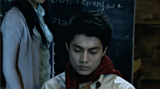 ผ้าพันคอแดง
