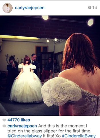 Carly Rae Jepsen ร่วมเล่นละครบรอดเวย์ ปลื้มรับบท Cinderella Carly Rae Jepsen ร่วมเล่นละครบรอดเวย์ ปลื้มรับบท Cinderella