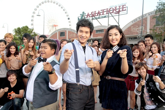 ไอซ์ ส่ง อยากโดนเป็นเจ้าของ ชวน โก๊ะตี๋-ยิปโซ เล่น MV ไอซ์ ส่ง อยากโดนเป็นเจ้าของ ชวน โก๊ะตี๋-ยิปโซ เล่น MV