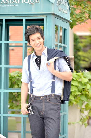 ไอซ์ ส่ง อยากโดนเป็นเจ้าของ ชวน โก๊ะตี๋-ยิปโซ เล่น MV ไอซ์ ส่ง อยากโดนเป็นเจ้าของ ชวน โก๊ะตี๋-ยิปโซ เล่น MV