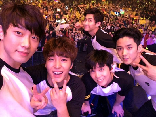 เตรียมระเบิดความมันส์ ใน FTISLAND คอนเสิร์ต 29 มี.ค. นี้ เตรียมระเบิดความมันส์ ใน FTISLAND คอนเสิร์ต 29 มี.ค. นี้