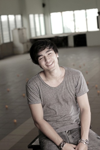 ศรัญ ตื่นเต้น MV หนังสั้น-ซิงเกิลแรก มองแต่ไม่เห็น ฟังแต่ไม่ได้ยิน ศรัญ ตื่นเต้น MV หนังสั้น-ซิงเกิลแรก มองแต่ไม่เห็น ฟังแต่ไม่ได้ยิน