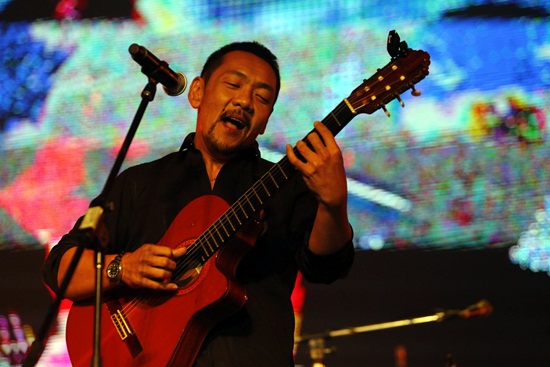 คอนเสิร์ตใหญ่ นั่งเล่น สุดประทับใจ แฟนเพลงสนุก-อิ่มบุญ คอนเสิร์ตใหญ่ นั่งเล่น สุดประทับใจ แฟนเพลงสนุก-อิ่มบุญ