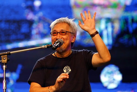 คอนเสิร์ตใหญ่ นั่งเล่น สุดประทับใจ แฟนเพลงสนุก-อิ่มบุญ คอนเสิร์ตใหญ่ นั่งเล่น สุดประทับใจ แฟนเพลงสนุก-อิ่มบุญ