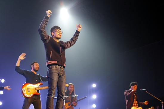 คอนเสิร์ตใหญ่ นั่งเล่น สุดประทับใจ แฟนเพลงสนุก-อิ่มบุญ คอนเสิร์ตใหญ่ นั่งเล่น สุดประทับใจ แฟนเพลงสนุก-อิ่มบุญ