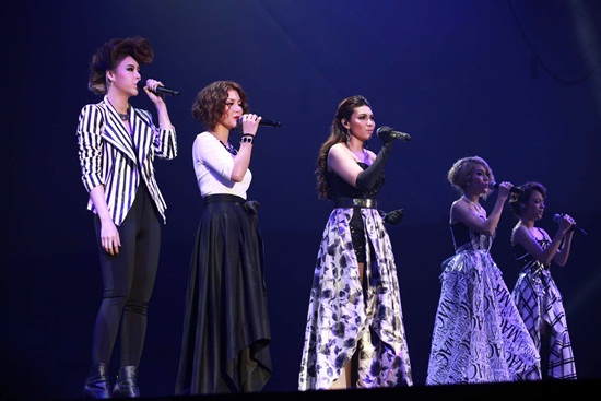 Young Divas and The Super Men โชว์เสียงสุดพลัง จัดเต็มกว่า 4 ชม. Young Divas and The Super Men โชว์เสียงสุดพลัง จัดเต็มกว่า 4 ชม.