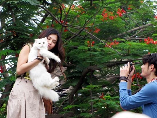พั้นช์ วรกาญจน์ ควงหนุ่มลูกครึ่ง ถ่าย MV อธิบายไม่ถูกแต่รู้สึกดี พั้นช์ วรกาญจน์ ควงหนุ่มลูกครึ่ง ถ่าย MV อธิบายไม่ถูกแต่รู้สึกดี