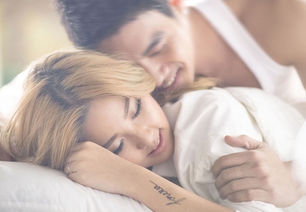 หวาย กามิกาเซ่ รับซีนร้องไห้สุดหิน ถ่ายทอด MV รักยังมีต่อ  หวาย กามิกาเซ่ รับซีนร้องไห้สุดหิน ถ่ายทอด MV รักยังมีต่อ