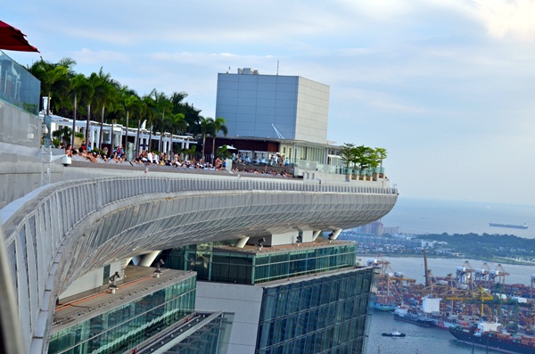 สระว่ายน้ำลอยฟ้า Marina Bay Sands ชมวิวสิงคโปร์ทั้งเมือง สระว่ายน้ำลอยฟ้า Marina Bay Sands ชมวิวสิงคโปร์ทั้งเมือง