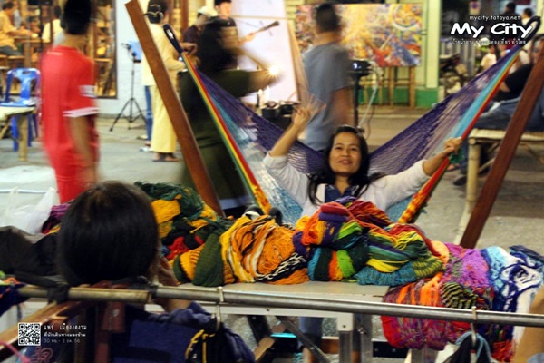 ถนนคนเดินเมืองแพร่ เสน่ห์เมืองเล็กที่หลายคนมองข้าม ถนนคนเดินเมืองแพร่ เสน่ห์เมืองเล็กที่หลายคนมองข้าม
