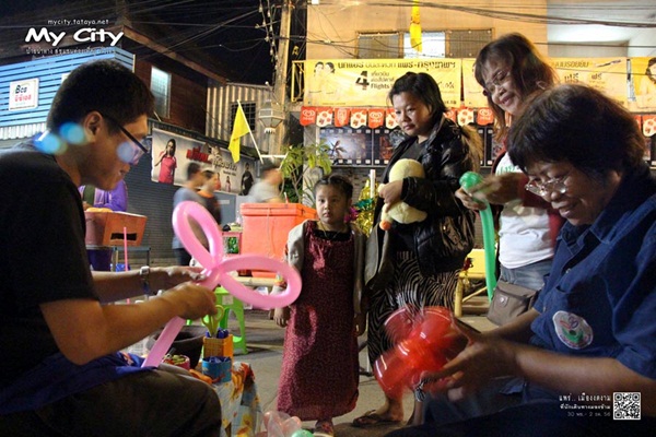 ถนนคนเดินเมืองแพร่ เสน่ห์เมืองเล็กที่หลายคนมองข้าม ถนนคนเดินเมืองแพร่ เสน่ห์เมืองเล็กที่หลายคนมองข้าม