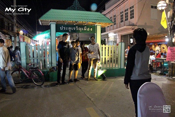 ถนนคนเดินเมืองแพร่ เสน่ห์เมืองเล็กที่หลายคนมองข้าม ถนนคนเดินเมืองแพร่ เสน่ห์เมืองเล็กที่หลายคนมองข้าม