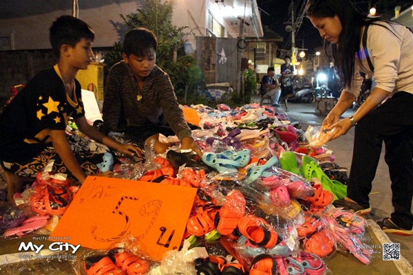 ถนนคนเดินเมืองแพร่ เสน่ห์เมืองเล็กที่หลายคนมองข้าม ถนนคนเดินเมืองแพร่ เสน่ห์เมืองเล็กที่หลายคนมองข้าม