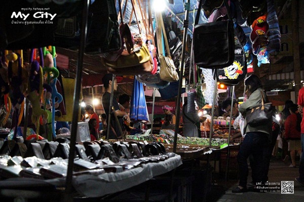 ถนนคนเดินเมืองแพร่ เสน่ห์เมืองเล็กที่หลายคนมองข้าม ถนนคนเดินเมืองแพร่ เสน่ห์เมืองเล็กที่หลายคนมองข้าม